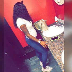 Meet your Posher, Nakeiraa